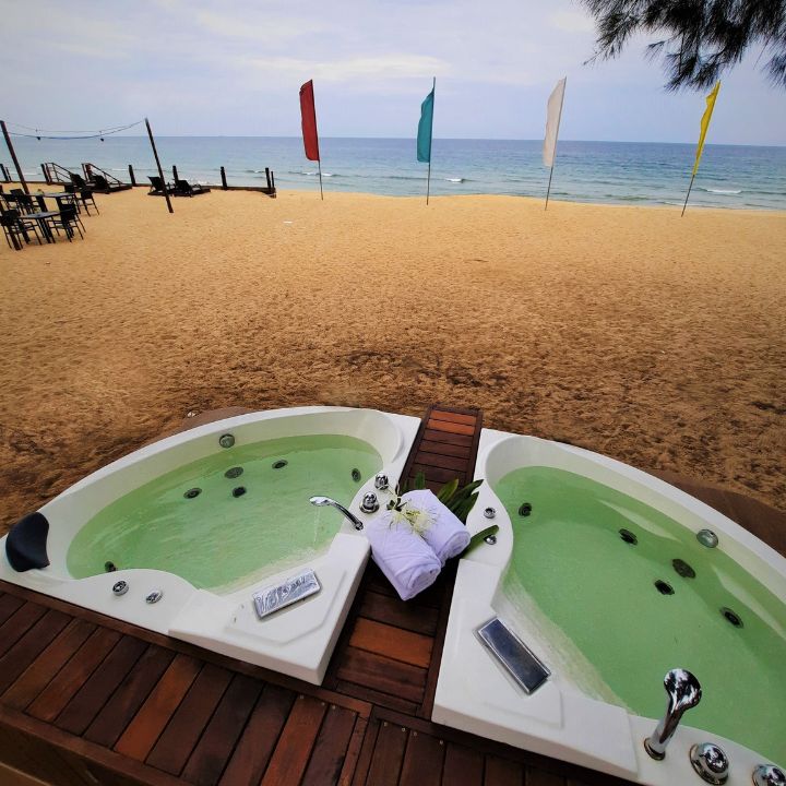 Beachside Jacuzzi